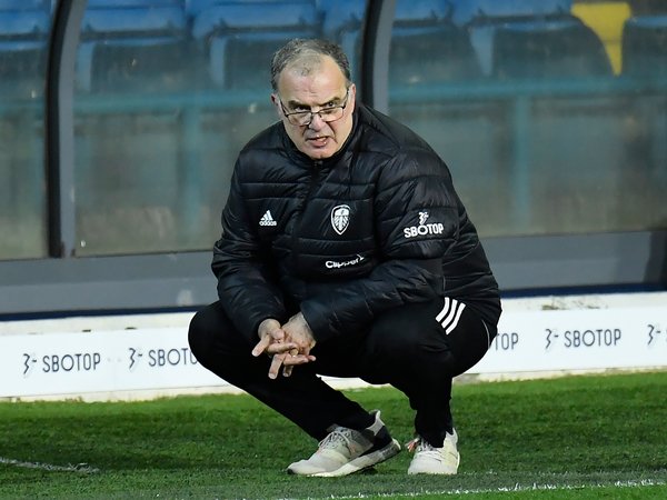 Masuknya nama Marcelo Bielsa di daftar calon pelatih terbaik dunia versi FIFA mendapat kritikan dari Andre Villas-Boas / via Getty Images