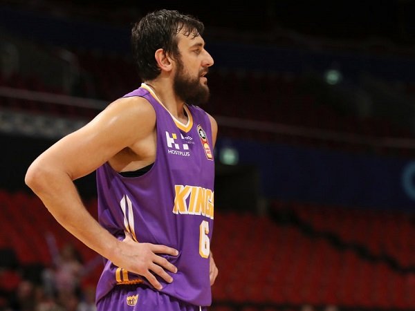 Andrew Bogut resmi pensiun di usia 36 tahun.