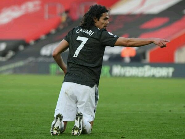 Menurut Harry Maguire, Edinson Cavani bisa jadi contoh untuk striker Manchester United lainnya
