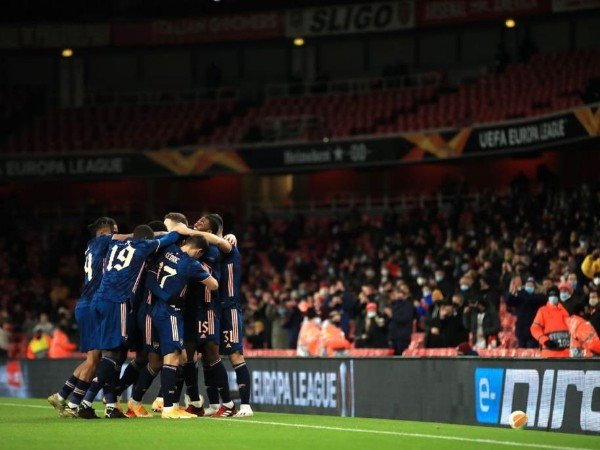 Arsenal menaklukkan Rapid Wien 4-1 di depan 2.000 pendukung