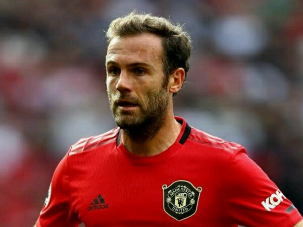 gelandang Manchester United, Juan Mata, mengaku belum siap pensiun