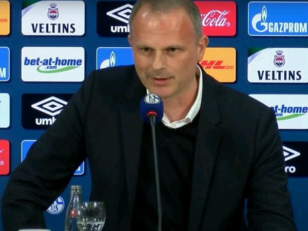 Jochen Schneider meyakini bahwa Manuel Baum akan mampu membalik keadaan Schalke