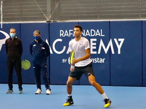 Larikan diri dari dinginnya musim dingin di Kanada, Felix Auger Aliassime berlatih di Rafa Nadal Academy