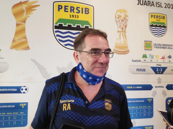 Robert Rene Alberts ketika diwawancara