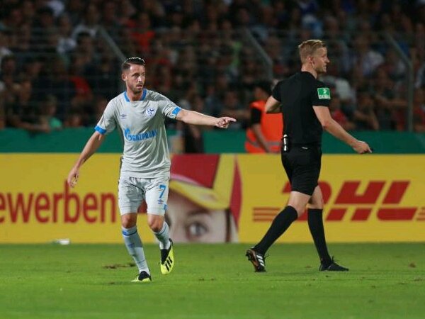 Mark Uth baik-baik saja paska alami cedera saat Schalke menghadapi Ausburg