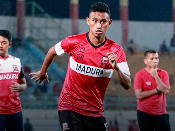 Penyerang Madura United, Rivaldi Bawuo