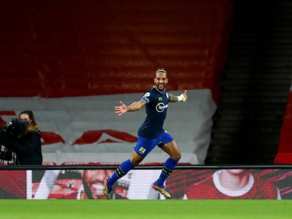 Theo Walcott dikecam penggemar Arsenal karena selebrasinya