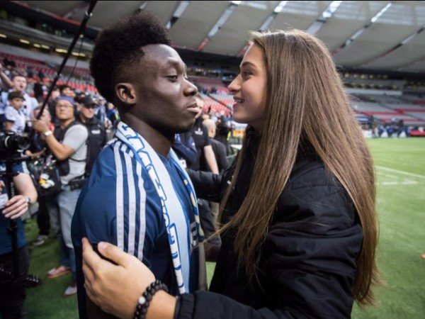 Foto Alphonso Davies dan Jordyn Huitema Banyak Mendapat Komentar Rasis
