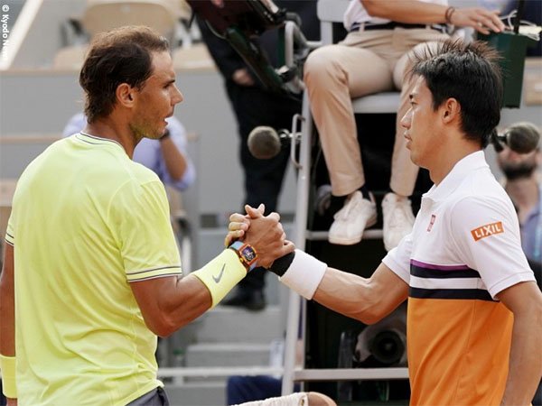 Kei Nishikori [kanan] baru bisa mengklaim dua kemenangan dari 14 laga lawan Rafael Nadal [kiri]