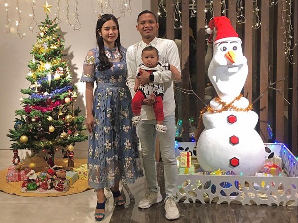 Winger Persebaya Surabaya, Oktafianus Fernando merayakan Natal bersama keluarga kecilnya