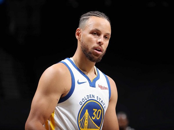 Golden State Warriors telan kekalahan kedua dari Milwaukee Bucks.