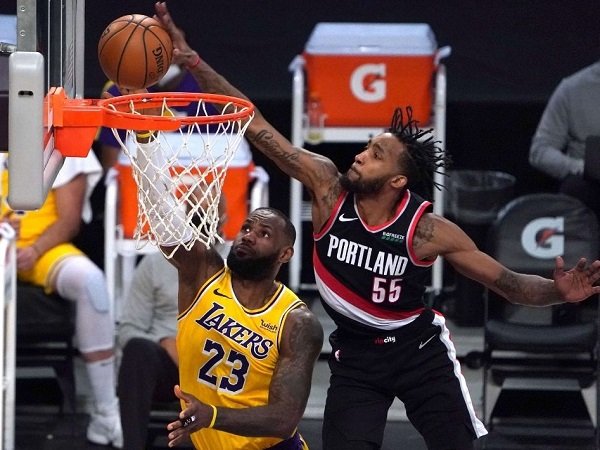 Derrick Jones Jr sebut LeBron James sebagai aktor yang baik.