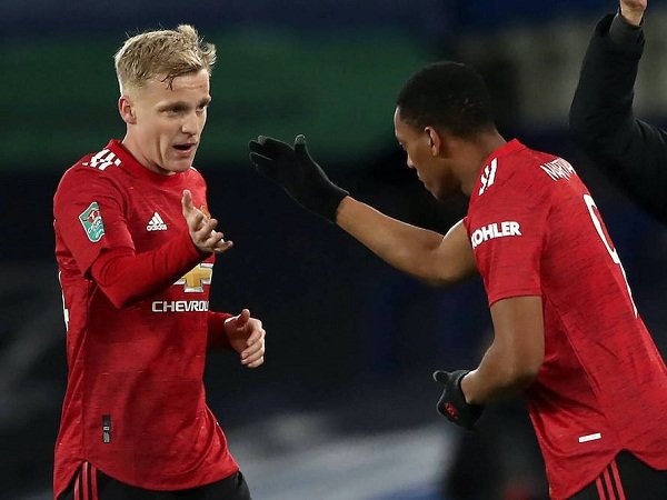 Milan berminat rekrut Donny van De Beek