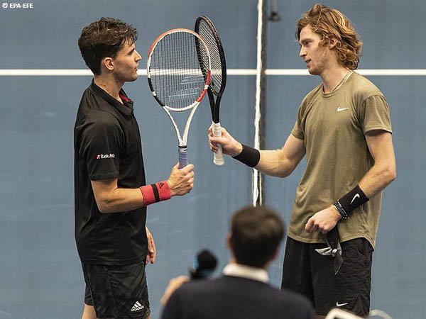 Andrey Rublev [kanan] memenangkan tiga pertemuan terakhir melawan Dominic Thiem [kiri]
