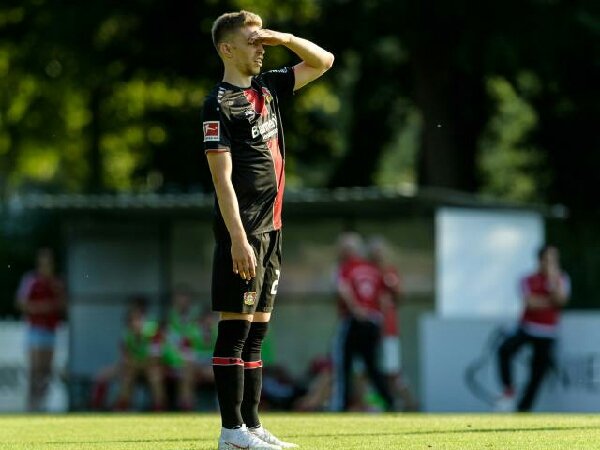 Schalke dikaitkan dengan Mitchel Weiser dan Julian Korb