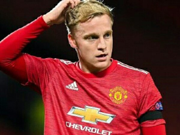 Donny van de Beek dapat peringatan dari Ronald de Boer jika dia tak juga mendapat menit bermain di MU
