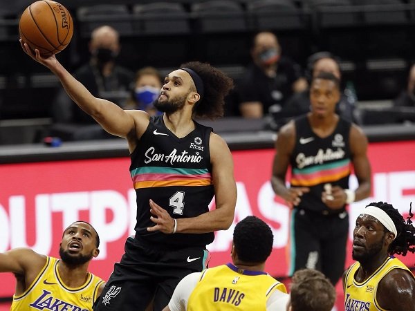 Cedera jari kaki buat Derrick White absen selama 4-6 pekan ke depan.