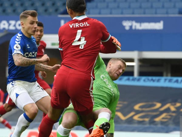 Wasit Akui Buat Kesalahan Dengan Tidak Hukum Tekel Pickford Pada Van Dijk