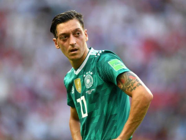 Mesut Ozil tidak memiliki hubungan yang baik dengan Mesut Ozil