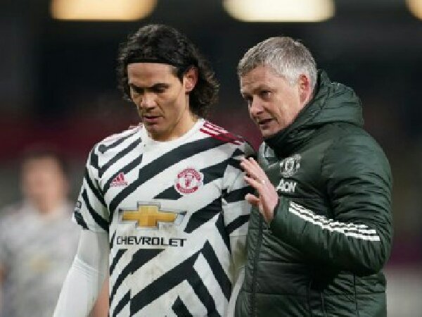 Meski Edinson Cavani bagus, namun Paul Scholes meyakini bahwa dia tak seharusnya start bersama MU