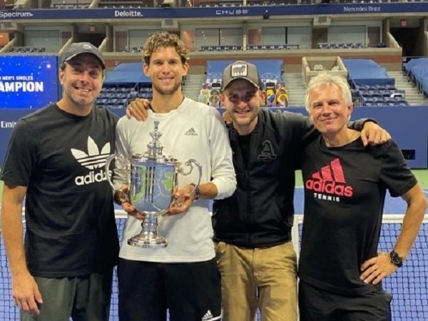 Nicolas Massu [paling kiri] bisa dampingi Dominic Thiem [di sebelah Massu] di Australian Open 2020