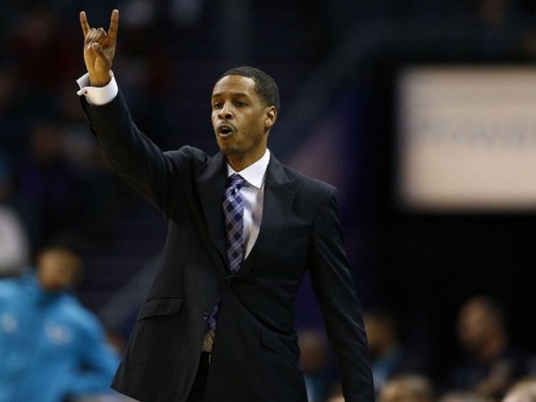 Pelatih Houston Rockets, Stephen Silas.