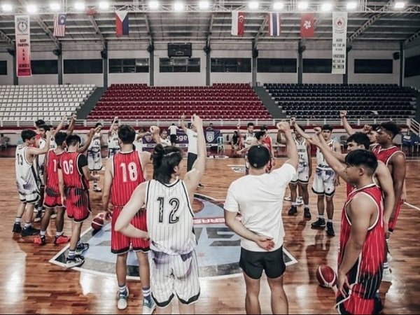 Andy Batam sayangkan komentar negatif fans atas pembentukan timnas elite muda.