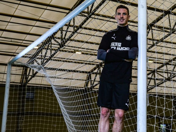 Newcastle United Beri Kontrak Baru Kepada Ciaran Clark