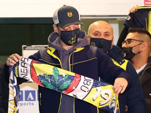 Mesut Ozil selangkah lagi berseragam Fenerbahce