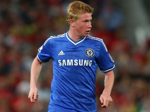 Menurut Oscar, masalah konsistensi De Bruyne dan sifat pendiam Salah membuat keduanya gagal tampil apik di Chelsea.