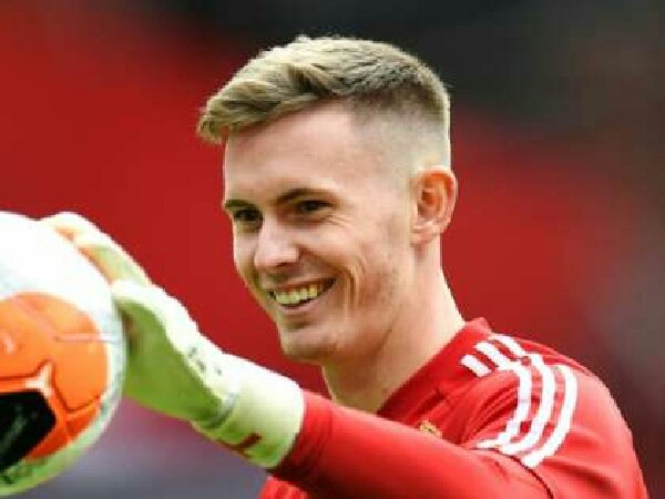 Menurut Tomasz Kuszczak , Dean Henderson adalah kiper masa depan MU