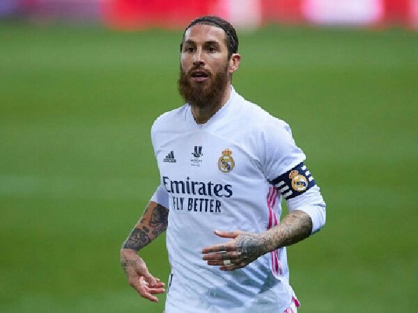 Menolak perpanjangan kontrak dengan Real Madrid, Sergio Ramos ingin ke MU