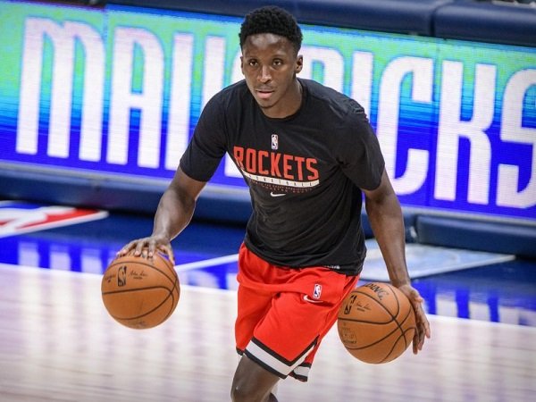 Houston Rockets dikabarkan siap berpisah dengan Victor Oladipo.