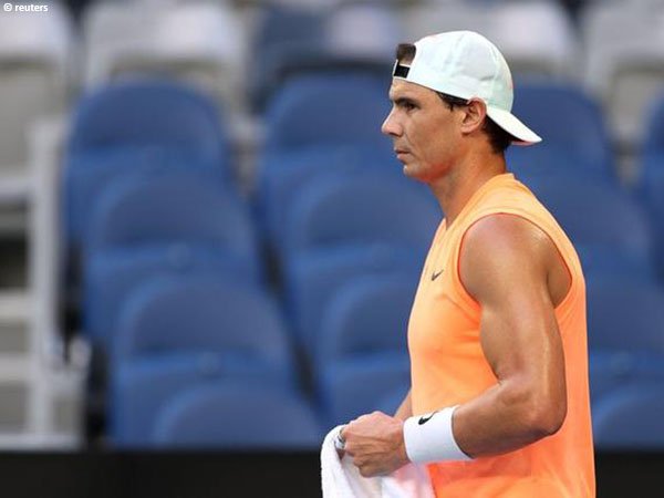 Rafael Nadal masih harus menangani cedera kurang dari 24 jam sampai dimulainya Australian Open