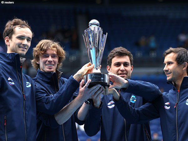 Daniil Medvedev [paling kiri] dan Andrey Rublev [di sebelah Medvedev] tak terbendung di sepanjang ATP Cup 2021
