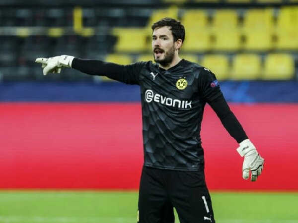 Borussia Dortmund ingin cari kiper baru untuk gantikan Roman Burki