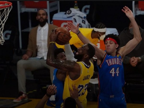 Bintang Los Angeles Lakers, LeBron James saat melawan Thunder. (Images: USATODAYSPORTS)