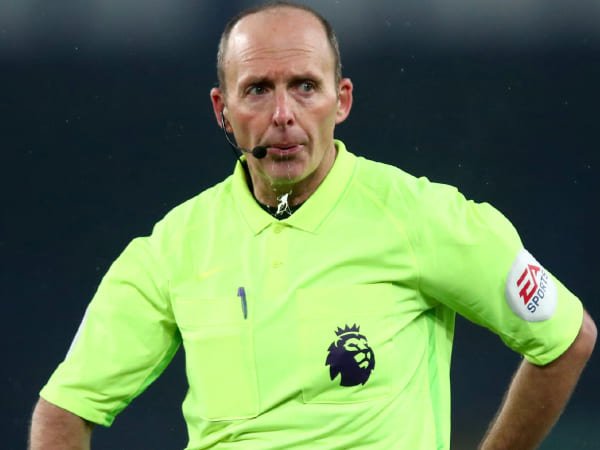 Mike Dean Enggan Jadi Wasit Liga Premier Pada Pekan Ini