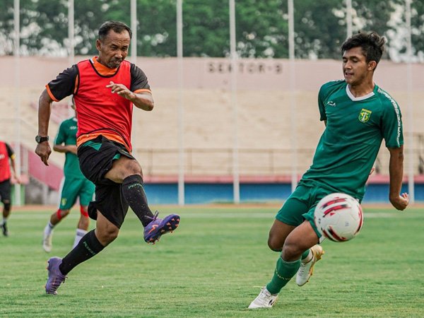 Legenda Persebaya Surabaya, Uston Nawawi