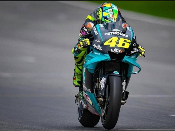 Eks rider MotoGP ini pesimistis lihat Valentino Rossi bisa bersinar lagi.