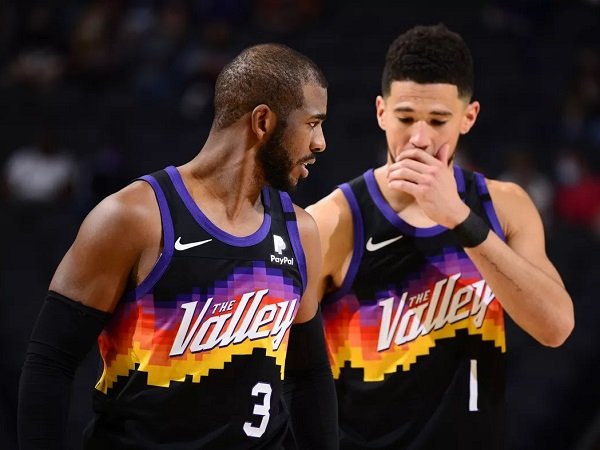 Devin Booker sebut Chris Paul bawa dampak positif ke permainan Phoenix Suns.