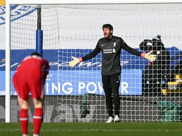 Kesalahan Alisson buat Liverpool bayar mahal. (Gambar: PA Wire)