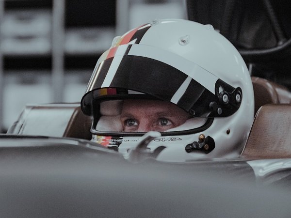 Aston Martin yakin bisa tembus tiga besar di klasemen akhir F1 2021.