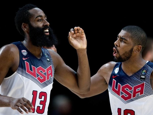 Kyrie Irving dan james Harden bertukar posisi demi kebutuhan tim. (Gambar: Getty)
