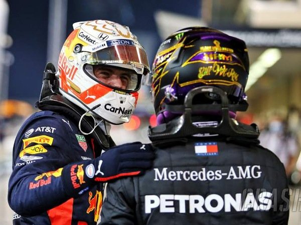 Bos Red Bull meyakini Verstappen akan menjadi incaran Mercedes saat Hamilton memutuskan pergi.