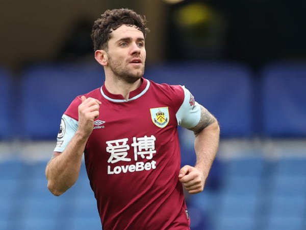 Celtic Tertarik Datangkan Robbie Brady dari Burnley