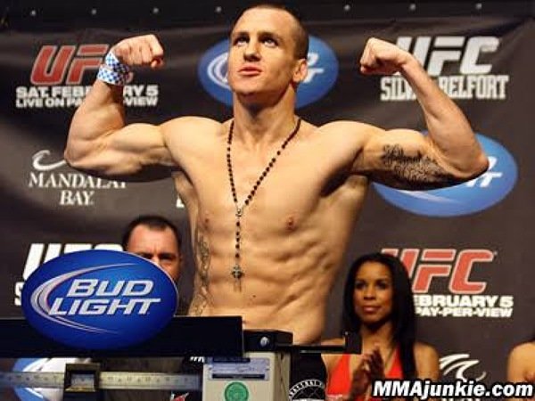 Paul Kelly mengundurkan diri dari olahraga MMA