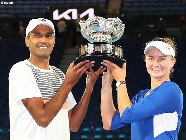 Rajeev Ram [kiri] dan Barbora Krejcikova [kanan] bawa pulang gelar Australian Open nomor ganda campuran musim 2021