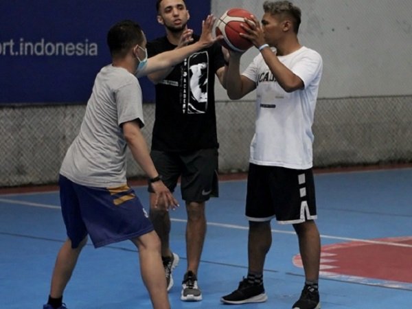 David Singleton saat memberikan workshop kepada pelatih Bima Perkasa Academy. (Images: IBL)