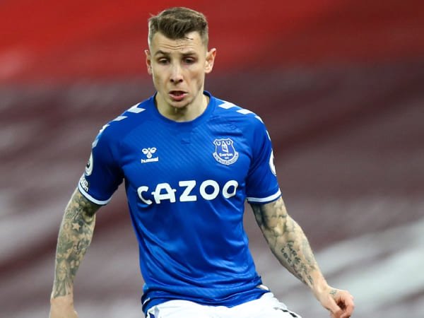 Everton Resmi Beri Kontrak Baru Hingga 2025 untuk Lucas Digne